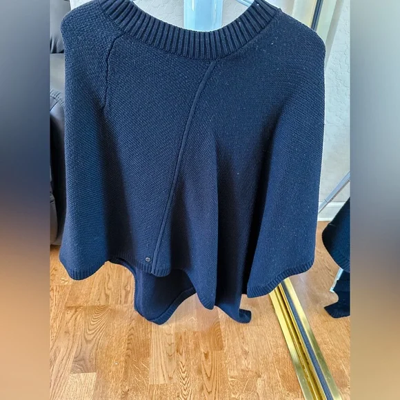 Lululemon🍋 On the Go Poncho Black Merino Wool One Size - Picture 5 of 13